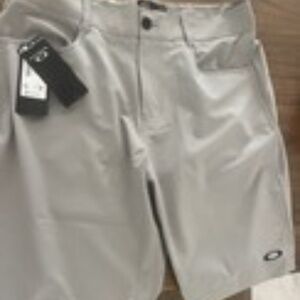 Oakley Gray Men’s golf shorts 34